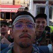 Puedo dar clases a chicos de la primaria o de la ESO. Hace un año acabe bachillerato y ahora estudio una carrera de musica.